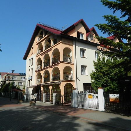 Pod Arkadami Otel Darlowko Dış mekan fotoğraf